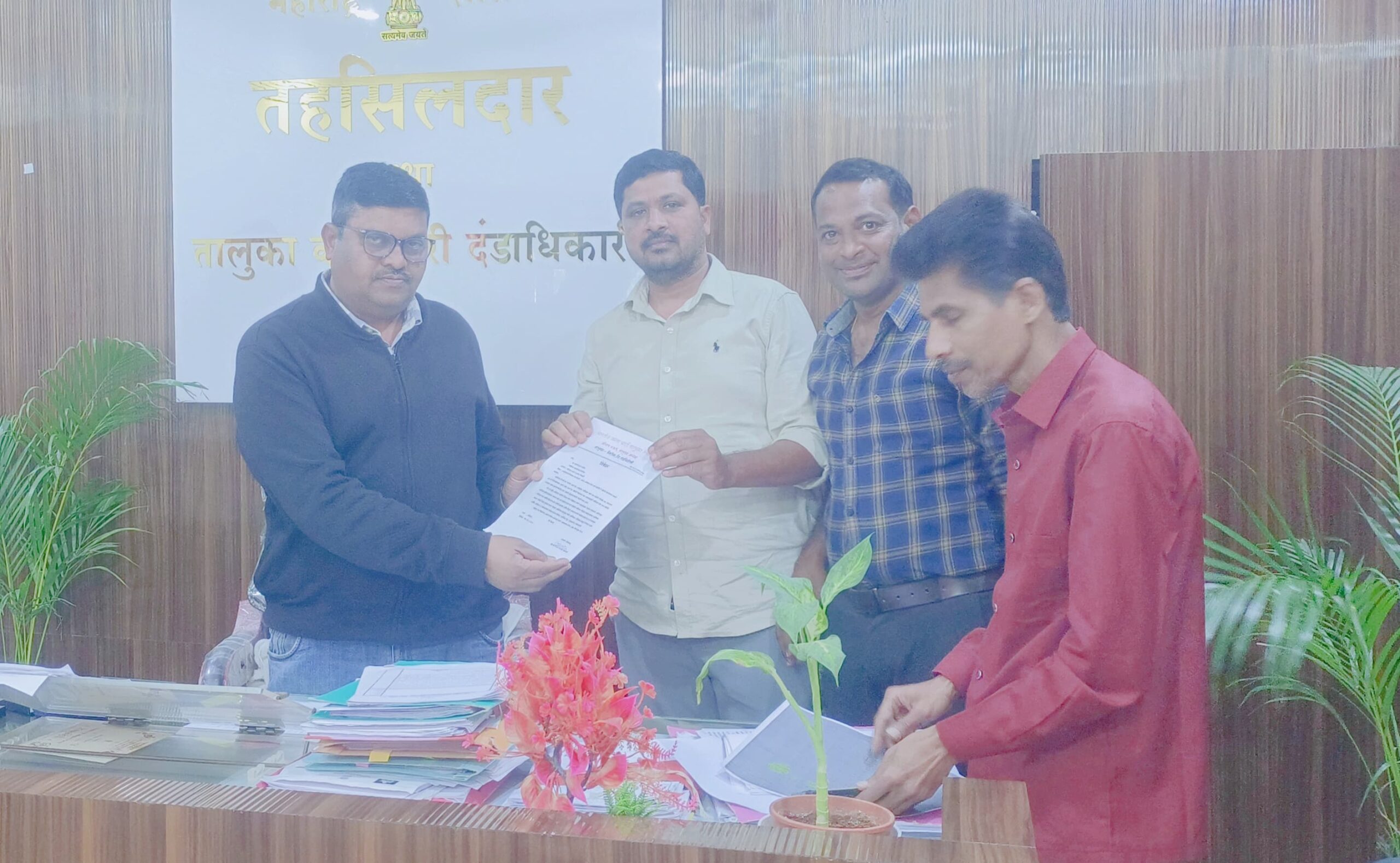 अंकिसा येथील शेतकऱ्यांवर अन्याय; धान खरेदी केंद्राबाबत तहसीलदारांना निवेदन...