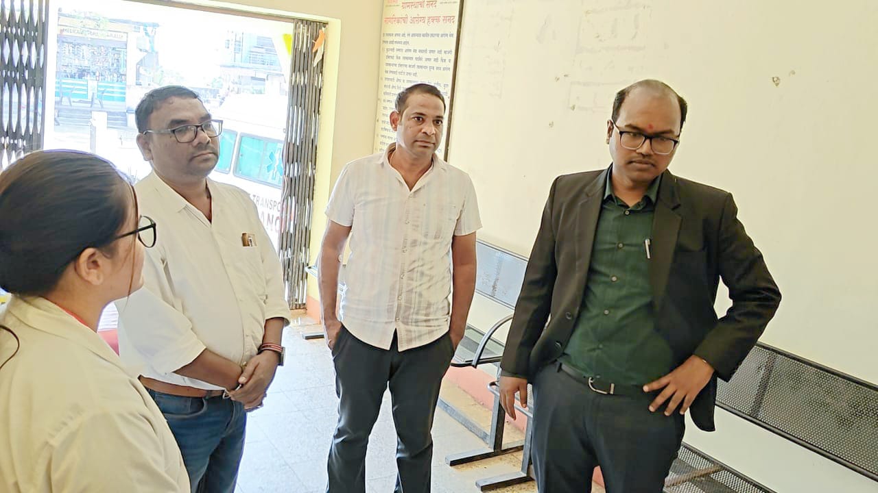 असरअली आरोग्य केंद्राला जिल्हा परिषदेचे मुख्य कार्यकारी अधिकारी सुहास गाडे यांची भेट