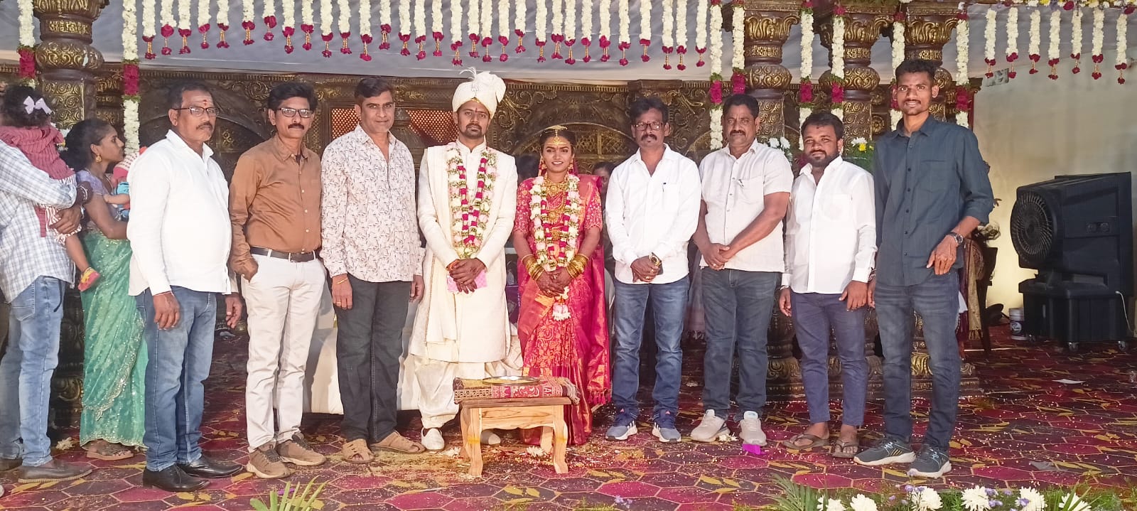 सिरोंचा राष्ट्रवादी काँग्रेस पदाधिकाऱ्यांची इंजिनिअर मयूर पुप्पालवार यांचा विवाह सोहळ्यास उपस्थिती ...!  नवदाम्पत्यास शुभाशीर्वाद दिले.