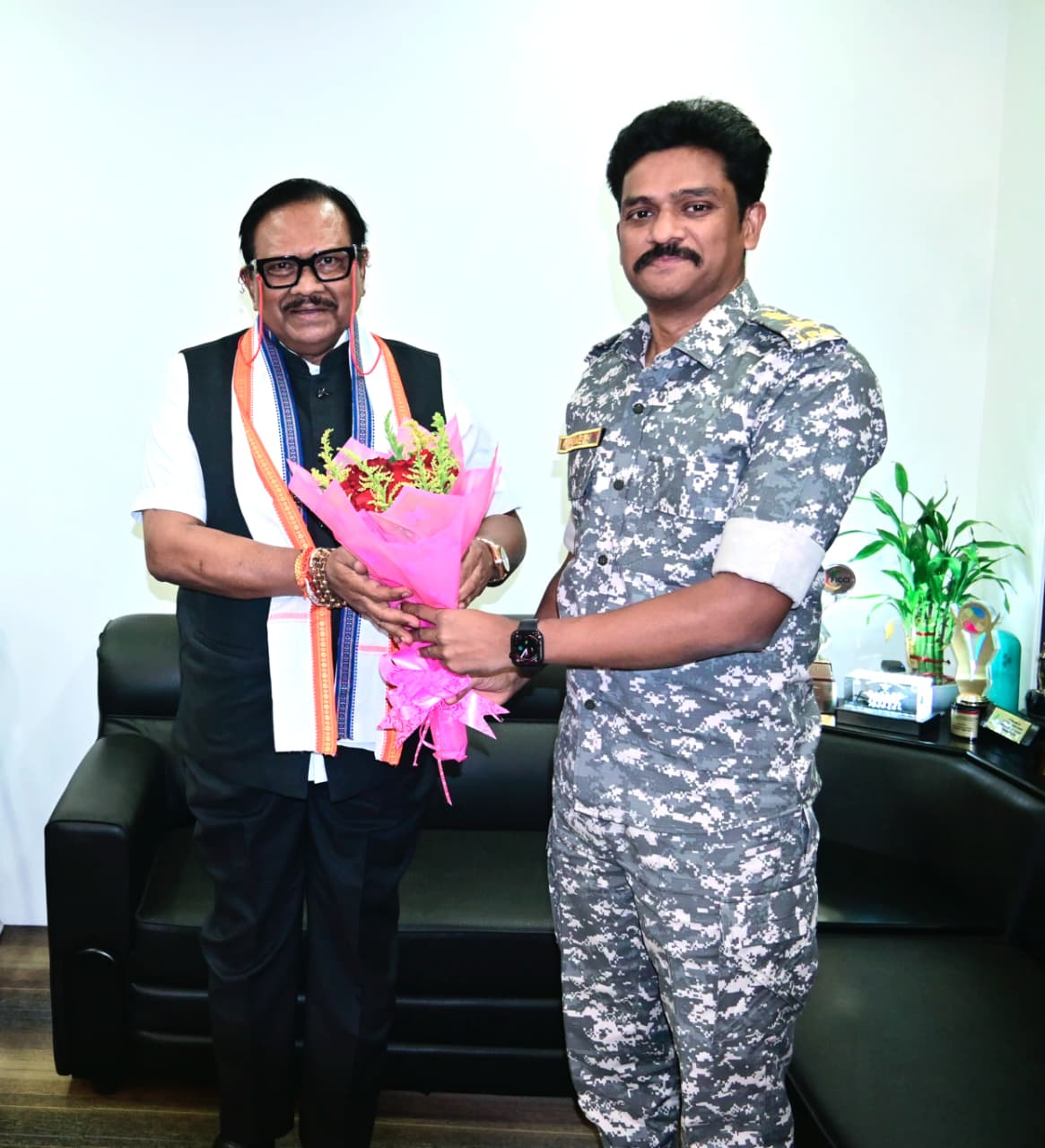 नवीन पोलीस अधीक्षक एम.रमेश यांचे आ.धर्मराव बाबा आत्राम यांच्या हस्ते स्वागत*